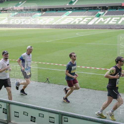 05.10.2025 - 20. swb-Marathon Bremen Michael Burmester http://msf.ph/oto/9228689 05.10.2025 10:26:43 Laufen im Stadion 8000, 9009, 9202, 9250, 9270, 9285, 9290, 9351, 9362, 9396, 9400, 9411, 9545, 9590, 9678, 9876, 9878, 9885, 9897, 9921, 9960, 9963, 10044, 10045, 10053, 10090, 10091, 10092, 10277, 10304, 10351, 10411, 10431, 10447, 10568, 10624, 10633, 10649, 10682, 10773, 10792, 10816, 10823, 10851, 11362, 11488, 11585, 11645, 11648, 11683, 11714, 11715, 9170, 9865, 9884, 10348, 10554, 10559, 10780, 10961, 11178, 11422, 11617, 11666 meine-sportfotos.de