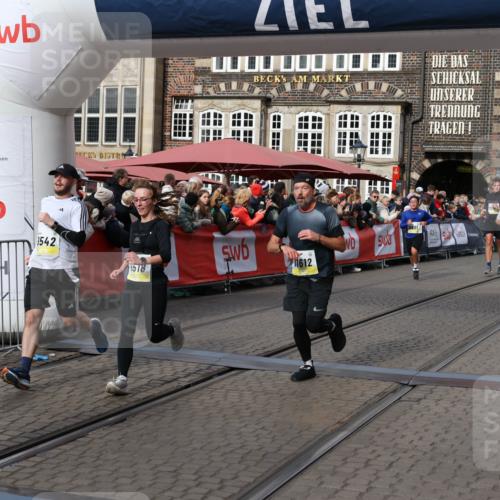 05.10.2025 - 20. swb-Marathon Bremen Yannick Fuchs http://msf.ph/oto/9228694 05.10.2025 10:59:02 Ziel 9349, 9518, 9542, 9601, 10080, 10263, 10560, 11290, 11483, 11612 meine-sportfotos.de