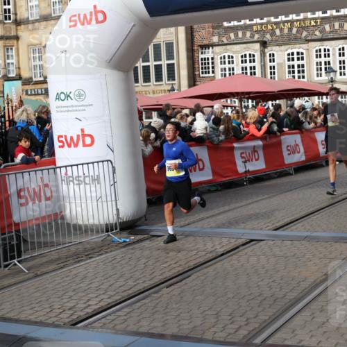 05.10.2025 - 20. swb-Marathon Bremen Yannick Fuchs http://msf.ph/oto/9228716 05.10.2025 10:59:05 Ziel 9349, 9518, 9542, 9601, 9847, 9977, 10080, 10560, 10588, 11483, 11612 meine-sportfotos.de
