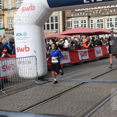 05.10.2025 - 20. swb-Marathon Bremen Yannick Fuchs http://msf.ph/oto/9228725 05.10.2025 10:59:05 Ziel 9349, 9518, 9542, 9601, 9847, 9977, 10080, 10560, 10588, 11483, 11612 meine-sportfotos.de