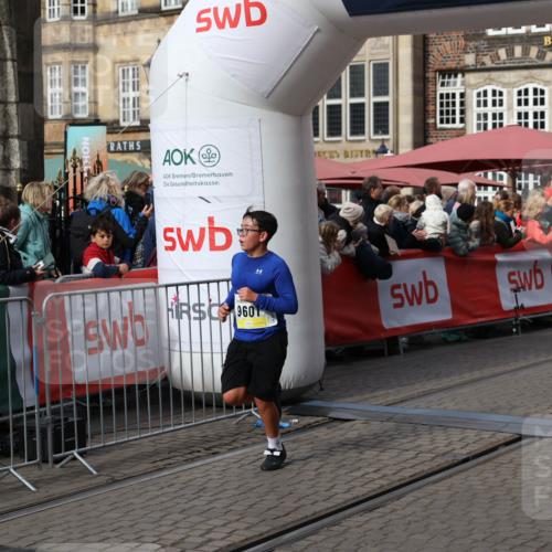 05.10.2025 - 20. swb-Marathon Bremen Yannick Fuchs http://msf.ph/oto/9228727 05.10.2025 10:59:05 Ziel 9349, 9518, 9542, 9601, 9847, 9977, 10080, 10560, 10588, 11483, 11612 meine-sportfotos.de