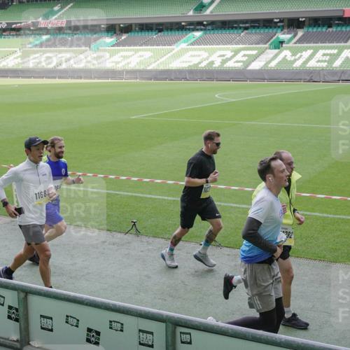 05.10.2025 - 20. swb-Marathon Bremen Michael Burmester http://msf.ph/oto/9228782 05.10.2025 10:26:52 Laufen im Stadion 28, 8000, 9009, 9202, 9250, 9270, 9285, 9290, 9351, 9362, 9396, 9400, 9411, 9545, 9590, 9678, 9876, 9878, 9885, 9897, 9921, 9960, 9961, 9963, 10045, 10053, 10090, 10091, 10092, 10277, 10304, 10351, 10411, 10431, 10447, 10568, 10633, 10634, 10649, 10682, 10773, 10792, 10823, 10851, 10898, 11362, 11585, 11645, 11648, 11683, 11714, 11715, 8000, 9170, 9963, 10044, 10559, 10624, 10780, 10816, 10851, 11178, 11422, 11488, 11617 meine-sportfotos.de
