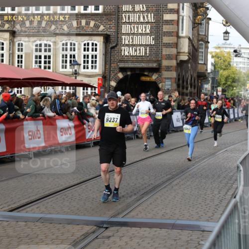05.10.2025 - 20. swb-Marathon Bremen Yannick Fuchs http://msf.ph/oto/9228792 05.10.2025 11:01:57 Ziel 9189, 9237, 9294, 9655, 10004, 10370, 10903, 10904, 11647 meine-sportfotos.de