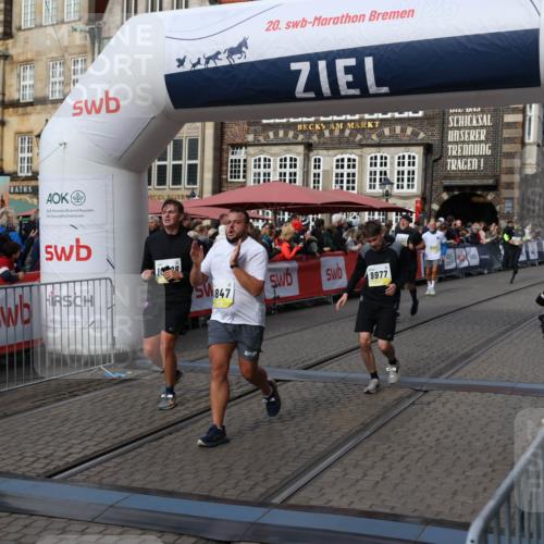 05.10.2025 - 20. swb-Marathon Bremen Yannick Fuchs http://msf.ph/oto/9228834 05.10.2025 10:59:07 Ziel 9349, 9518, 9542, 9601, 9847, 9977, 10080, 10357, 10588, 10607, 11612 meine-sportfotos.de