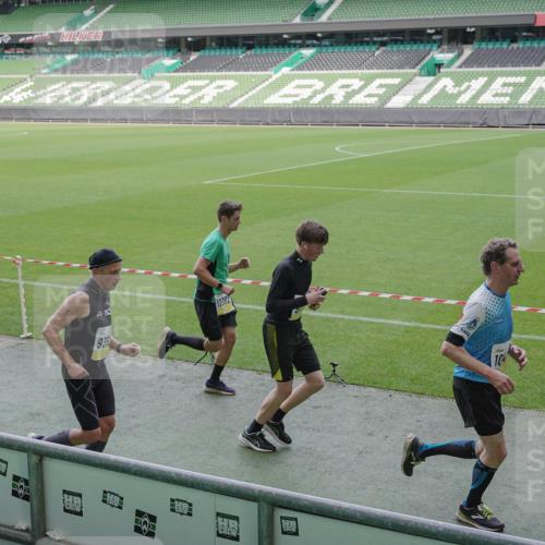 05.10.2025 - 20. swb-Marathon Bremen Michael Burmester http://msf.ph/oto/9228848 05.10.2025 10:26:56 Laufen im Stadion 28, 9009, 9202, 9250, 9270, 9285, 9290, 9351, 9362, 9396, 9400, 9411, 9500, 9545, 9590, 9678, 9709, 9711, 9876, 9878, 9885, 9897, 9921, 9960, 9961, 10045, 10053, 10090, 10091, 10092, 10277, 10351, 10411, 10431, 10447, 10568, 10633, 10634, 10639, 10649, 10682, 10750, 10773, 10792, 10823, 10898, 10947, 11362, 11585, 11645, 11648, 11683, 11714, 11715, 8000, 9170, 9963, 10044, 10304, 10559, 10624, 10780, 10816, 10851, 11488, 11617 meine-sportfotos.de