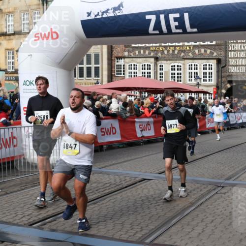 05.10.2025 - 20. swb-Marathon Bremen Yannick Fuchs http://msf.ph/oto/9228851 05.10.2025 10:59:08 Ziel 9518, 9542, 9601, 9847, 9977, 10357, 10588, 10607, 11612 meine-sportfotos.de