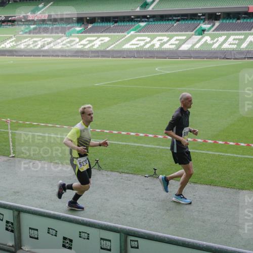 05.10.2025 - 20. swb-Marathon Bremen Michael Burmester http://msf.ph/oto/9228880 05.10.2025 10:26:58 Laufen im Stadion 28, 9009, 9202, 9270, 9285, 9290, 9351, 9362, 9396, 9400, 9411, 9500, 9545, 9590, 9678, 9709, 9711, 9876, 9878, 9885, 9897, 9921, 9960, 9961, 10045, 10053, 10090, 10091, 10092, 10277, 10351, 10411, 10431, 10447, 10568, 10633, 10634, 10639, 10649, 10682, 10750, 10773, 10792, 10823, 10898, 10947, 11074, 11362, 11585, 11645, 11648, 11683, 11714, 11715, 8000, 9250, 9963, 10044, 10304, 10559, 10624, 10780, 10816, 10851, 11488, 11617 meine-sportfotos.de