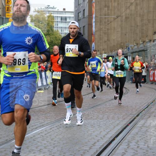 05.10.2025 - 20. swb-Marathon Bremen Strokosch-Dieckow http://msf.ph/oto/9228904 05.10.2025 10:50:47 Ziel 7733, 9230, 9251, 9277, 9399, 9658, 9715, 9742, 9832, 9888, 9966, 9969, 9975, 10043, 10224, 10279, 10479, 10689, 11220, 11311, 11543, 11661 meine-sportfotos.de