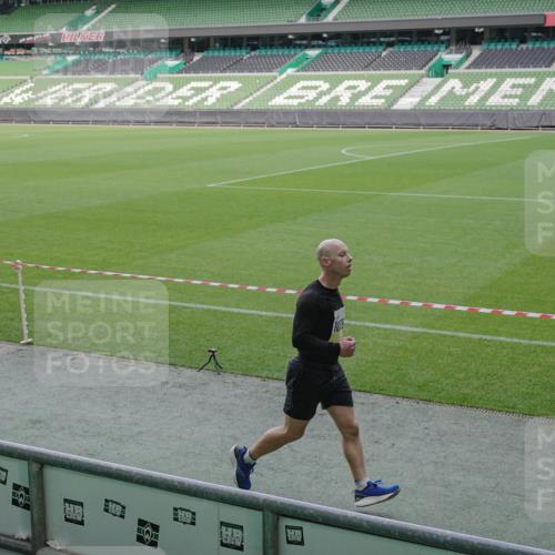 05.10.2025 - 20. swb-Marathon Bremen Michael Burmester http://msf.ph/oto/9228907 05.10.2025 10:27:02 Laufen im Stadion 28, 9009, 9202, 9270, 9285, 9290, 9339, 9351, 9362, 9396, 9400, 9411, 9500, 9545, 9590, 9678, 9709, 9711, 9876, 9878, 9885, 9897, 9921, 9960, 9961, 10045, 10091, 10092, 10277, 10351, 10411, 10431, 10447, 10568, 10633, 10634, 10639, 10649, 10682, 10750, 10773, 10792, 10823, 10898, 10947, 11074, 11362, 11585, 11645, 11648, 11683, 11714, 11715, 8000, 9250, 9963, 10044, 10053, 10090, 10304, 10447, 10624, 10816, 10851, 11488 meine-sportfotos.de