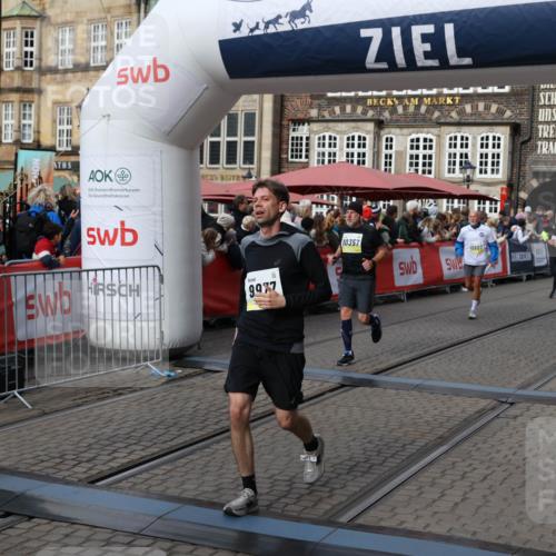05.10.2025 - 20. swb-Marathon Bremen Yannick Fuchs http://msf.ph/oto/9228910 05.10.2025 10:59:09 Ziel 9518, 9542, 9601, 9847, 9977, 10357, 10588, 10594, 10607, 11612 meine-sportfotos.de