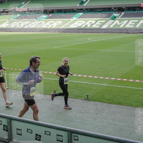 05.10.2025 - 20. swb-Marathon Bremen Michael Burmester http://msf.ph/oto/9229000 05.10.2025 10:27:13 Laufen im Stadion 28, 9009, 9202, 9270, 9285, 9290, 9339, 9351, 9362, 9396, 9400, 9411, 9500, 9590, 9670, 9678, 9709, 9711, 9876, 9878, 9885, 9897, 9921, 9960, 9961, 10045, 10091, 10092, 10277, 10351, 10411, 10568, 10634, 10639, 10649, 10682, 10750, 10773, 10792, 10818, 10822, 10823, 10898, 10947, 11074, 11362, 11446, 11585, 11645, 11659, 11683, 11714, 9250, 9290, 9545, 9590, 10053, 10090, 10304, 10431, 10447, 10633, 10649, 11648, 11715 meine-sportfotos.de