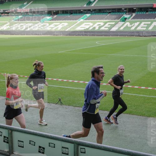 05.10.2025 - 20. swb-Marathon Bremen Michael Burmester http://msf.ph/oto/9229010 05.10.2025 10:27:14 Laufen im Stadion 28, 9009, 9202, 9270, 9285, 9339, 9351, 9362, 9396, 9400, 9411, 9500, 9670, 9678, 9709, 9711, 9876, 9878, 9885, 9897, 9921, 9960, 9961, 10045, 10091, 10092, 10277, 10351, 10411, 10568, 10634, 10639, 10682, 10750, 10773, 10792, 10818, 10822, 10823, 10898, 10947, 11074, 11362, 11446, 11585, 11645, 11659, 11678, 11683, 11714, 9250, 9290, 9545, 9590, 10053, 10090, 10431, 10447, 10633, 10649, 11648, 11715 meine-sportfotos.de