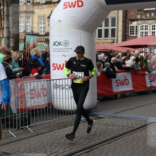 05.10.2025 - 20. swb-Marathon Bremen Yannick Fuchs http://msf.ph/oto/9229030 05.10.2025 10:59:13 Ziel 9692, 9847, 9977, 10039, 10353, 10357, 10588, 10594, 10607 meine-sportfotos.de