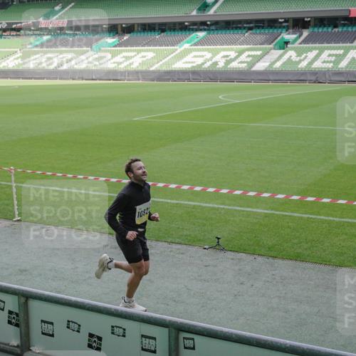 05.10.2025 - 20. swb-Marathon Bremen Michael Burmester http://msf.ph/oto/9229036 05.10.2025 10:27:17 Laufen im Stadion 28, 9009, 9202, 9270, 9285, 9339, 9351, 9362, 9396, 9400, 9411, 9500, 9670, 9678, 9709, 9711, 9876, 9878, 9885, 9897, 9921, 9960, 9961, 10045, 10091, 10092, 10277, 10351, 10411, 10568, 10634, 10637, 10639, 10750, 10773, 10792, 10818, 10822, 10823, 10898, 10947, 11074, 11362, 11446, 11585, 11645, 11659, 11678, 11683, 11714, 9250, 9290, 9545, 9590, 10053, 10090, 10431, 10447, 10633, 10649, 10682, 11648, 11715 meine-sportfotos.de