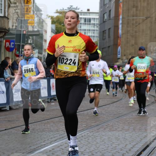 05.10.2025 - 20. swb-Marathon Bremen Strokosch-Dieckow http://msf.ph/oto/9229063 05.10.2025 10:50:52 Ziel 7733, 9199, 9251, 9277, 9399, 9630, 9715, 9888, 9966, 9975, 10029, 10224, 10227, 10254, 10534, 10689, 10698, 11061, 11220, 11311 meine-sportfotos.de