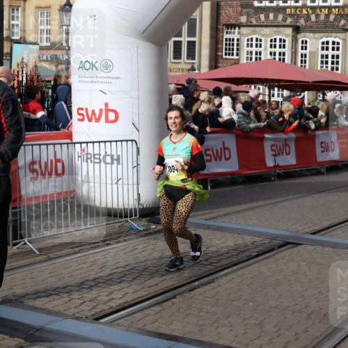 05.10.2025 - 20. swb-Marathon Bremen Yannick Fuchs http://msf.ph/oto/9229064 05.10.2025 11:02:06 Ziel 9324, 9365, 9536, 9655, 10558, 10837, 10855, 10879, 10887, 10944, 11415, 11647 meine-sportfotos.de