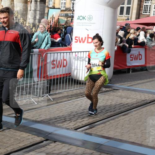 05.10.2025 - 20. swb-Marathon Bremen Yannick Fuchs http://msf.ph/oto/9229083 05.10.2025 11:02:07 Ziel 9324, 9365, 9536, 9655, 10558, 10837, 10855, 10879, 10887, 10944, 11415, 11647 meine-sportfotos.de