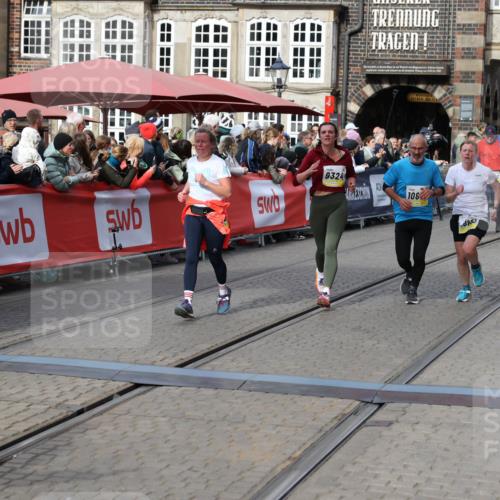 05.10.2025 - 20. swb-Marathon Bremen Yannick Fuchs http://msf.ph/oto/9229090 05.10.2025 11:02:08 Ziel 9324, 9365, 9536, 10558, 10837, 10855, 10879, 10887, 10944, 11415 meine-sportfotos.de