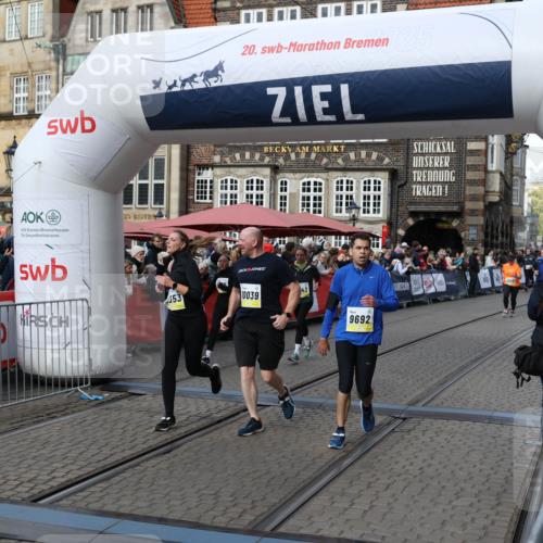 05.10.2025 - 20. swb-Marathon Bremen Yannick Fuchs http://msf.ph/oto/9229095 05.10.2025 10:59:17 Ziel 9219, 9508, 9692, 10039, 10143, 10353, 10594, 10607 meine-sportfotos.de