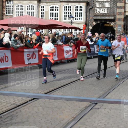 05.10.2025 - 20. swb-Marathon Bremen Yannick Fuchs http://msf.ph/oto/9229107 05.10.2025 11:02:08 Ziel 9324, 9365, 9536, 10558, 10837, 10855, 10879, 10887, 10944, 11415 meine-sportfotos.de