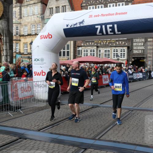 05.10.2025 - 20. swb-Marathon Bremen Yannick Fuchs http://msf.ph/oto/9229124 05.10.2025 10:59:17 Ziel 9219, 9508, 9692, 10039, 10143, 10353, 10594, 10607 meine-sportfotos.de