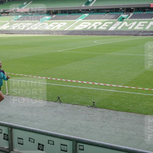 05.10.2025 - 20. swb-Marathon Bremen Michael Burmester http://msf.ph/oto/9229134 05.10.2025 10:27:27 Laufen im Stadion 28, 9009, 9270, 9339, 9351, 9362, 9400, 9411, 9500, 9670, 9678, 9709, 9711, 9876, 9878, 9885, 9921, 9960, 9961, 10045, 10091, 10092, 10277, 10351, 10411, 10452, 10568, 10634, 10637, 10639, 10676, 10750, 10792, 10818, 10822, 10898, 10947, 11074, 11167, 11299, 11362, 11446, 11585, 11645, 11659, 11678, 11683, 9009, 9202, 9285, 9290, 9396, 9545, 9590, 9878, 9897, 10431, 10649, 10682, 10773, 10823, 11714 meine-sportfotos.de