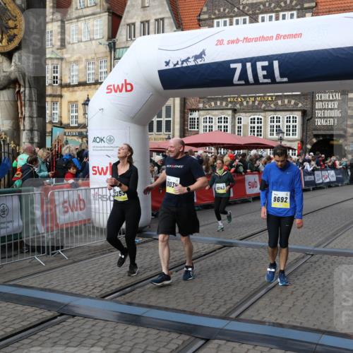 05.10.2025 - 20. swb-Marathon Bremen Yannick Fuchs http://msf.ph/oto/9229136 05.10.2025 10:59:17 Ziel 9219, 9508, 9692, 10039, 10143, 10353, 10594, 10607 meine-sportfotos.de