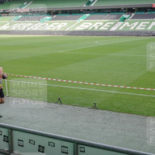 05.10.2025 - 20. swb-Marathon Bremen Michael Burmester http://msf.ph/oto/9229143 05.10.2025 10:27:33 Laufen im Stadion 28, 9270, 9339, 9351, 9362, 9397, 9400, 9500, 9546, 9670, 9678, 9709, 9711, 9876, 9885, 9961, 10091, 10092, 10277, 10351, 10411, 10452, 10568, 10634, 10637, 10639, 10661, 10676, 10750, 10792, 10818, 10822, 10898, 10947, 11074, 11167, 11299, 11362, 11446, 11462, 11645, 11659, 11678, 11683, 9009, 9202, 9285, 9290, 9396, 9400, 9411, 9590, 9878, 9897, 9921, 9960, 10045, 10649, 10682, 10773, 10823, 11585, 11714 meine-sportfotos.de