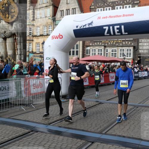 05.10.2025 - 20. swb-Marathon Bremen Yannick Fuchs http://msf.ph/oto/9229153 05.10.2025 10:59:17 Ziel 9219, 9508, 9692, 10039, 10143, 10353, 10594, 10607 meine-sportfotos.de