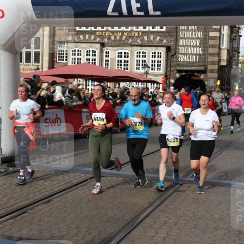 05.10.2025 - 20. swb-Marathon Bremen Yannick Fuchs http://msf.ph/oto/9229166 05.10.2025 11:02:10 Ziel 9324, 9426, 9536, 9686, 10301, 10837, 10855, 10879, 10887, 10944, 11415, 11459 meine-sportfotos.de