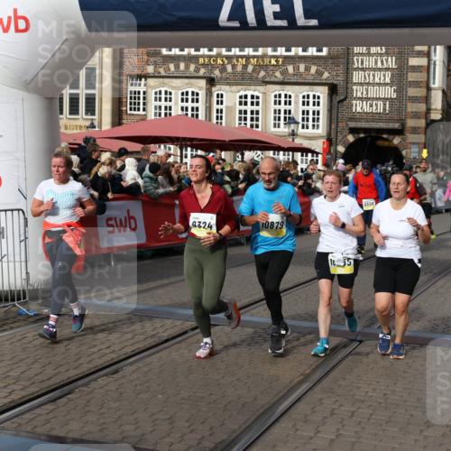 05.10.2025 - 20. swb-Marathon Bremen Yannick Fuchs http://msf.ph/oto/9229171 05.10.2025 11:02:10 Ziel 9324, 9426, 9536, 9686, 10301, 10837, 10855, 10879, 10887, 10944, 11415, 11459 meine-sportfotos.de