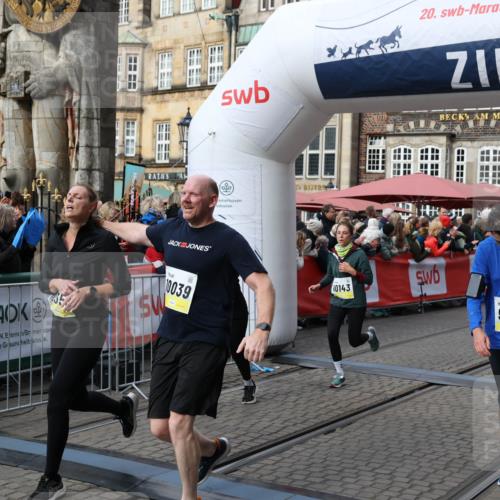 05.10.2025 - 20. swb-Marathon Bremen Yannick Fuchs http://msf.ph/oto/9229174 05.10.2025 10:59:18 Ziel 9219, 9508, 9692, 10039, 10143, 10353, 10594 meine-sportfotos.de