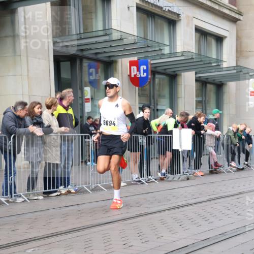 05.10.2025 - 20. swb-Marathon Bremen Strokosch-Dieckow http://msf.ph/oto/9229228 05.10.2025 10:35:29 Ziel 9596, 10372, 10538, 9596, 10372, 10538 meine-sportfotos.de