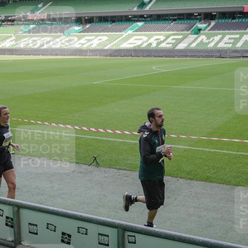 05.10.2025 - 20. swb-Marathon Bremen Michael Burmester http://msf.ph/oto/9229230 05.10.2025 10:27:50 Laufen im Stadion 28, 1138, 7414, 9206, 9244, 9339, 9397, 9413, 9500, 9546, 9670, 9709, 9711, 10177, 10211, 10319, 10452, 10509, 10634, 10637, 10639, 10661, 10676, 10750, 10818, 10822, 10850, 10858, 10947, 11074, 11167, 11189, 11268, 11299, 11327, 11446, 11462, 11628, 11659, 11678, 28, 9270, 9351, 9362, 9400, 9411, 9678, 9876, 9885, 9961, 10045, 10091, 10092, 10277, 10351, 10411, 10568, 10792, 10898, 11362, 11645, 11683 meine-sportfotos.de