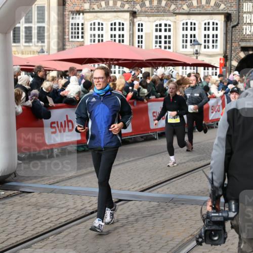 05.10.2025 - 20. swb-Marathon Bremen Yannick Fuchs http://msf.ph/oto/9229290 05.10.2025 10:59:23 Ziel 9183, 9219, 9454, 9508, 10039, 10143, 10200, 10274, 10353, 10407, 11207, 11400 meine-sportfotos.de