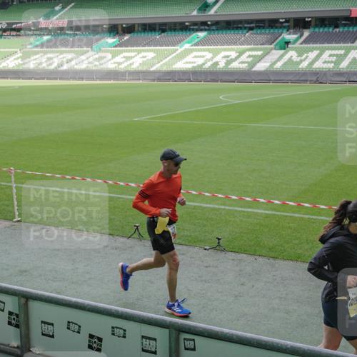 05.10.2025 - 20. swb-Marathon Bremen Michael Burmester http://msf.ph/oto/9229291 05.10.2025 10:27:55 Laufen im Stadion 1138, 7414, 9200, 9206, 9207, 9222, 9223, 9244, 9339, 9397, 9413, 9500, 9546, 9670, 9709, 9711, 10177, 10211, 10319, 10382, 10452, 10509, 10637, 10639, 10661, 10667, 10676, 10688, 10818, 10822, 10850, 10858, 10947, 11074, 11167, 11189, 11268, 11299, 11327, 11446, 11462, 11628, 11659, 11678, 11705, 28, 9270, 9351, 9362, 9678, 9709, 9876, 9885, 9961, 10091, 10092, 10277, 10351, 10411, 10568, 10634, 10750, 10792, 10898, 10947, 11645, 11683 meine-sportfotos.de