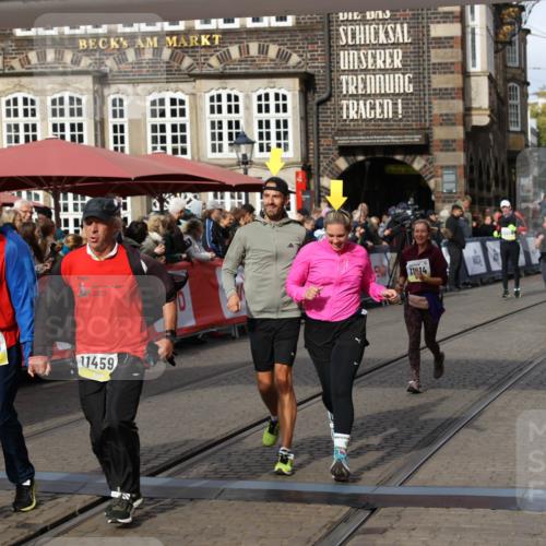 05.10.2025 - 20. swb-Marathon Bremen Yannick Fuchs http://msf.ph/oto/9229299 05.10.2025 11:02:13 Ziel 9324, 9426, 9536, 9686, 10301, 10508, 10855, 10879, 10887, 11014, 11459 meine-sportfotos.de