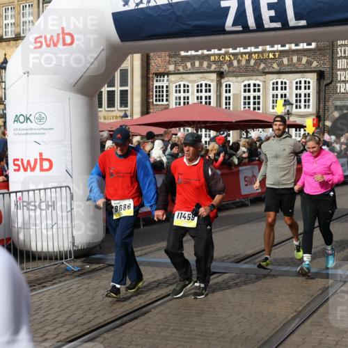 05.10.2025 - 20. swb-Marathon Bremen Yannick Fuchs http://msf.ph/oto/9229304 05.10.2025 11:02:13 Ziel 9324, 9426, 9536, 9686, 10301, 10508, 10855, 10879, 10887, 11014, 11459 meine-sportfotos.de