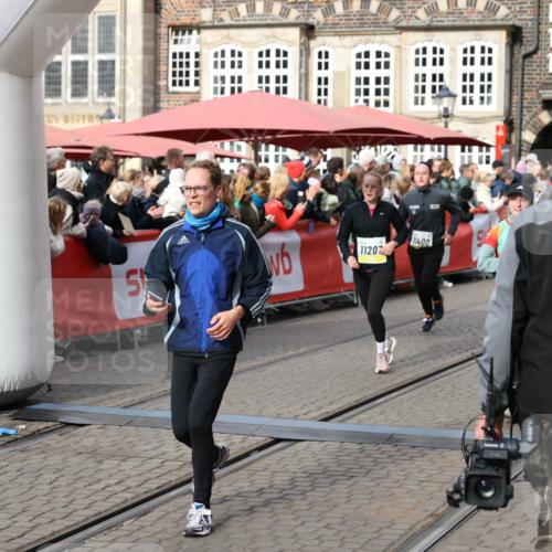 05.10.2025 - 20. swb-Marathon Bremen Yannick Fuchs http://msf.ph/oto/9229306 05.10.2025 10:59:23 Ziel 9183, 9219, 9454, 9508, 10039, 10143, 10200, 10274, 10353, 10407, 11207, 11400 meine-sportfotos.de
