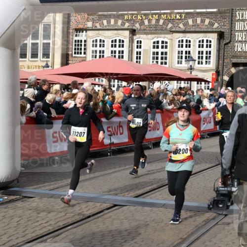 05.10.2025 - 20. swb-Marathon Bremen Yannick Fuchs http://msf.ph/oto/9229332 05.10.2025 10:59:24 Ziel 9183, 9219, 9454, 9508, 10143, 10200, 10274, 10407, 11006, 11007, 11207, 11400 meine-sportfotos.de