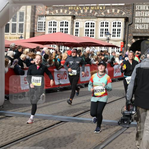 05.10.2025 - 20. swb-Marathon Bremen Yannick Fuchs http://msf.ph/oto/9229337 05.10.2025 10:59:24 Ziel 9183, 9219, 9454, 9508, 10143, 10200, 10274, 10407, 11006, 11007, 11207, 11400 meine-sportfotos.de