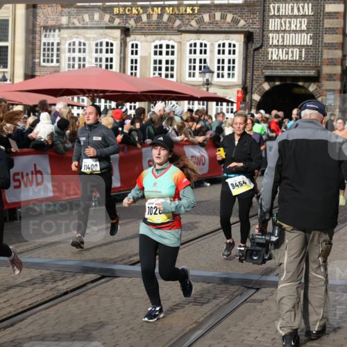 05.10.2025 - 20. swb-Marathon Bremen Yannick Fuchs http://msf.ph/oto/9229349 05.10.2025 10:59:24 Ziel 9183, 9219, 9454, 9508, 10143, 10200, 10274, 10407, 11006, 11007, 11207, 11400 meine-sportfotos.de