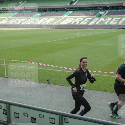 05.10.2025 - 20. swb-Marathon Bremen Michael Burmester http://msf.ph/oto/9229365 05.10.2025 10:28:01 Laufen im Stadion 1138, 7414, 9200, 9206, 9207, 9216, 9222, 9223, 9244, 9293, 9339, 9366, 9377, 9397, 9413, 9546, 9670, 10047, 10177, 10211, 10319, 10350, 10382, 10452, 10509, 10637, 10661, 10667, 10676, 10688, 10818, 10822, 10850, 10858, 10953, 11104, 11167, 11189, 11244, 11268, 11299, 11327, 11446, 11462, 11498, 11513, 11579, 11628, 11659, 11678, 11705, 28, 9270, 9351, 9500, 9709, 9711, 9885, 9961, 10568, 10634, 10639, 10750, 10898, 10947 meine-sportfotos.de