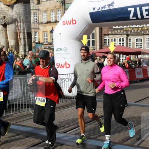 05.10.2025 - 20. swb-Marathon Bremen Yannick Fuchs http://msf.ph/oto/9229402 05.10.2025 11:02:15 Ziel 9324, 9363, 9426, 9536, 9686, 10301, 10508, 10855, 10879, 10887, 11014, 11459 meine-sportfotos.de