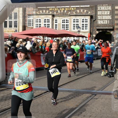 05.10.2025 - 20. swb-Marathon Bremen Yannick Fuchs http://msf.ph/oto/9229413 05.10.2025 10:59:25 Ziel 9183, 9454, 9508, 10200, 10274, 10407, 11006, 11007, 11207, 11400 meine-sportfotos.de