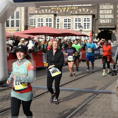 05.10.2025 - 20. swb-Marathon Bremen Yannick Fuchs http://msf.ph/oto/9229417 05.10.2025 10:59:25 Ziel 9183, 9454, 9508, 10200, 10274, 10407, 11006, 11007, 11207, 11400 meine-sportfotos.de