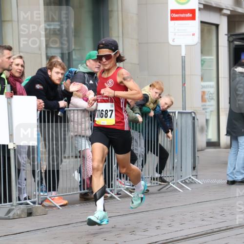 05.10.2025 - 20. swb-Marathon Bremen Strokosch-Dieckow http://msf.ph/oto/9229420 05.10.2025 10:36:17 Ziel 9527, 9829, 9833, 10425, 11185, 11687, 9527, 9829, 9833, 10425, 11185, 11687 meine-sportfotos.de