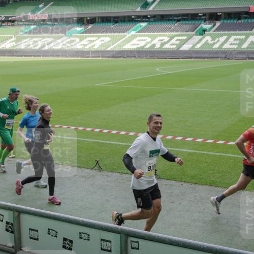 05.10.2025 - 20. swb-Marathon Bremen Michael Burmester http://msf.ph/oto/9229424 05.10.2025 10:28:08 Laufen im Stadion 1138, 7414, 9200, 9206, 9207, 9216, 9222, 9223, 9244, 9293, 9366, 9377, 9397, 9406, 9413, 9546, 9665, 9955, 10047, 10177, 10211, 10266, 10268, 10303, 10319, 10350, 10382, 10428, 10452, 10509, 10637, 10661, 10667, 10676, 10688, 10789, 10850, 10858, 10953, 11104, 11167, 11189, 11244, 11268, 11299, 11327, 11446, 11462, 11498, 11513, 11579, 11628, 11678, 11705, 28, 9339, 9500, 9670, 9709, 9711, 9961, 10634, 10639, 10750, 10947 meine-sportfotos.de