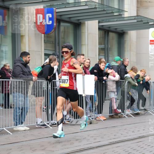 05.10.2025 - 20. swb-Marathon Bremen Strokosch-Dieckow http://msf.ph/oto/9229428 05.10.2025 10:36:17 Ziel 9527, 9829, 9833, 10425, 11185, 11687, 9527, 9829, 9833, 10425, 11185, 11687 meine-sportfotos.de