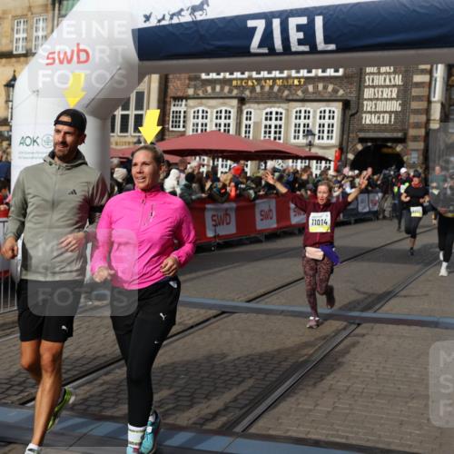 05.10.2025 - 20. swb-Marathon Bremen Yannick Fuchs http://msf.ph/oto/9229432 05.10.2025 11:02:15 Ziel 9324, 9363, 9426, 9536, 9686, 10301, 10508, 10855, 10879, 10887, 11014, 11459 meine-sportfotos.de
